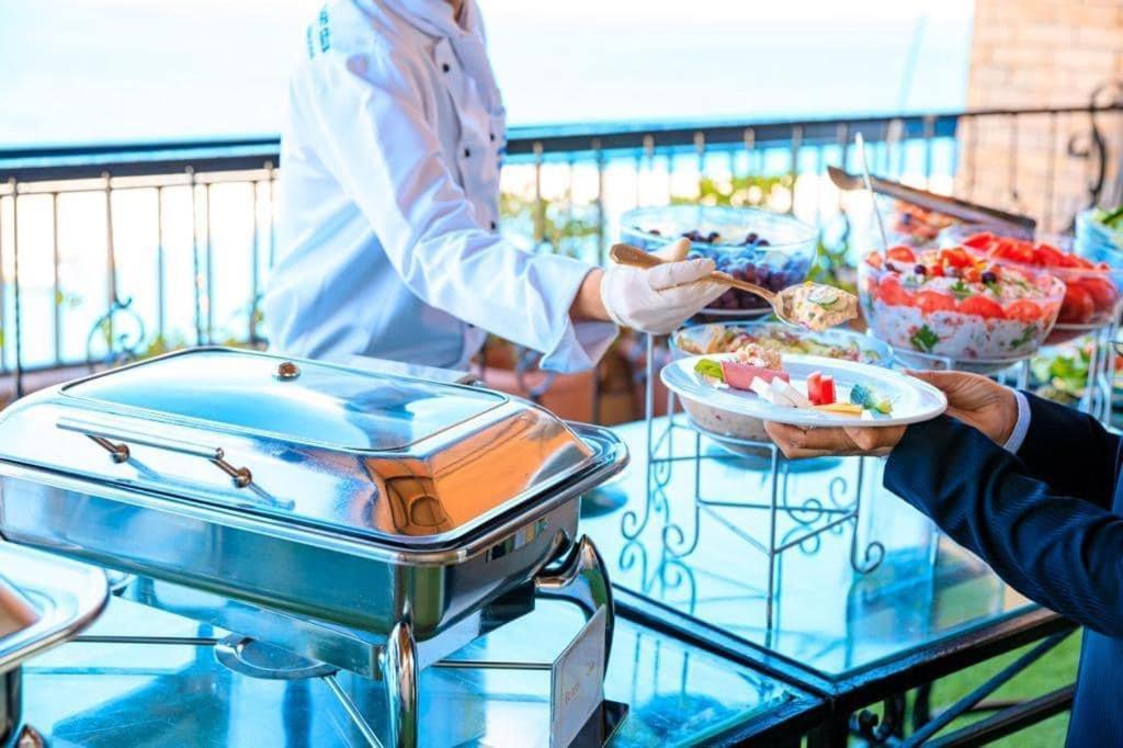 Fleet Club Mahrousa Alexandrie Extérieur photo A buffet at a hotel