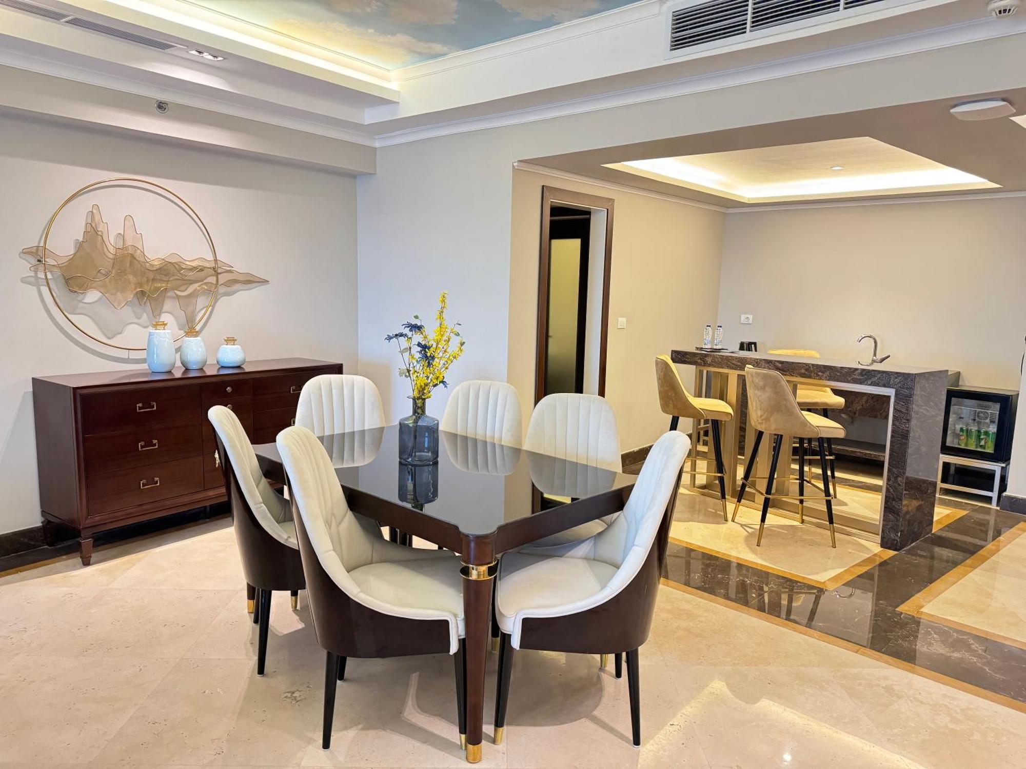 Fleet Club Mahrousa Alexandrie Extérieur photo A dining room in a luxury apartment